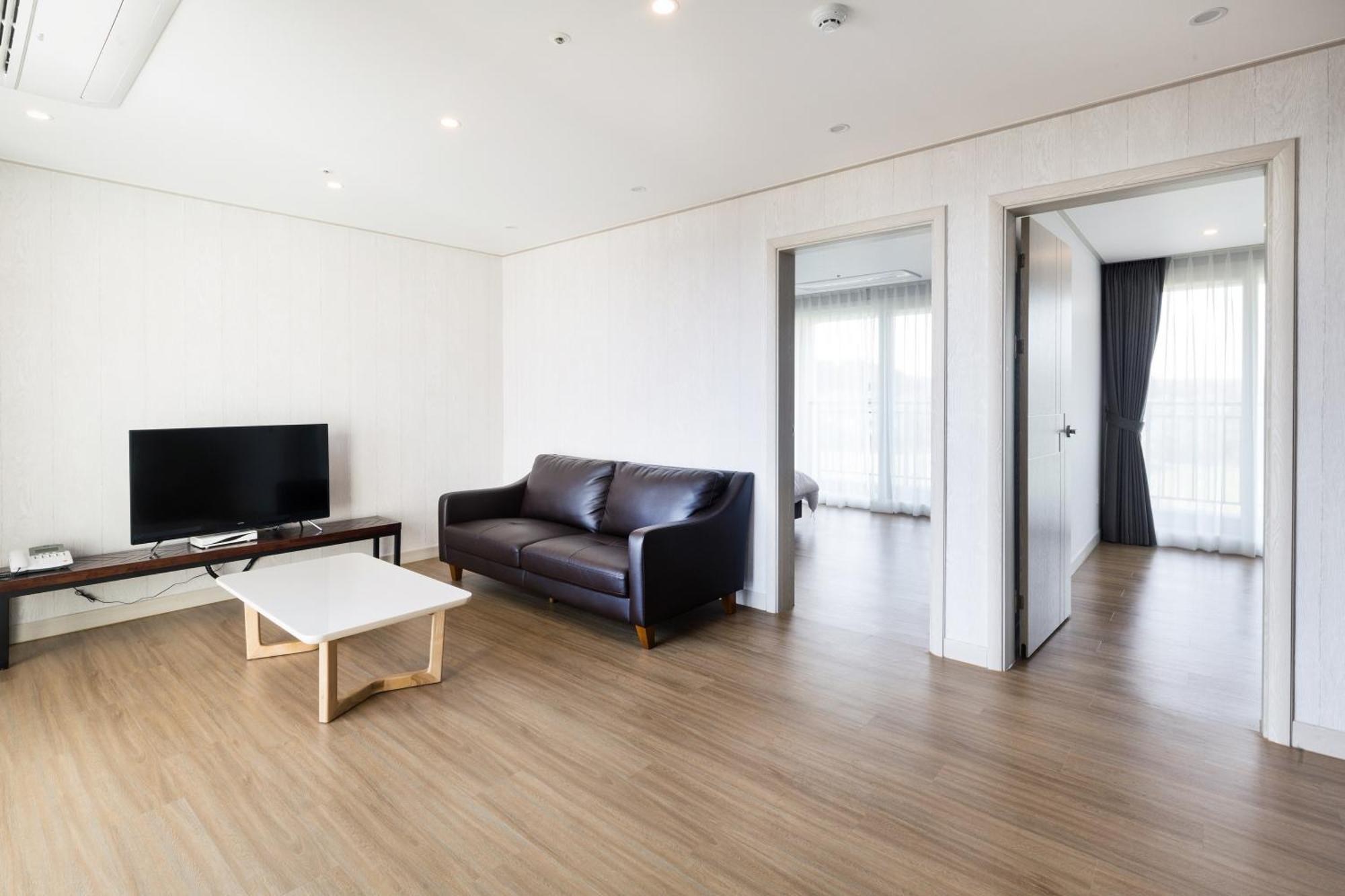 Ocean Square Resort Seogwipo Bilik gambar